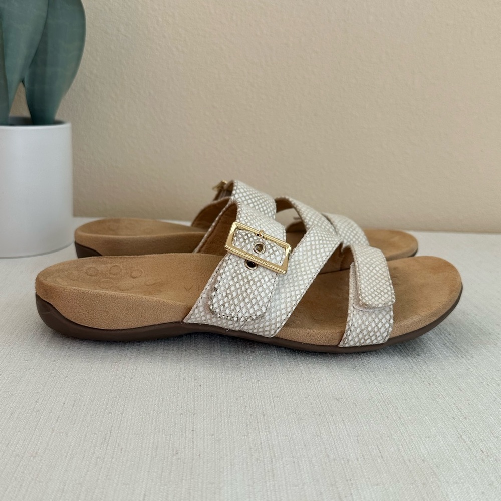 Vionic Skylar White Leather Snake Skin Texture Buckle Orthotic Sandals Womens 9* - Picture 4 of 15